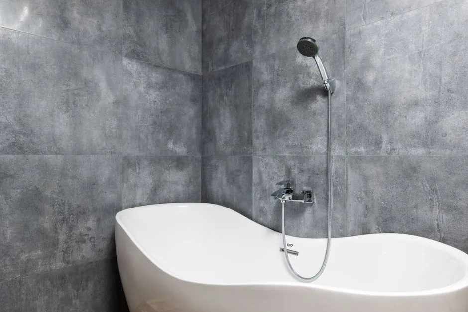 Bathtub (Bak Mandi (Bathtub)) — kosakata bahasa Inggris Perlengkapan Kamar Mandi