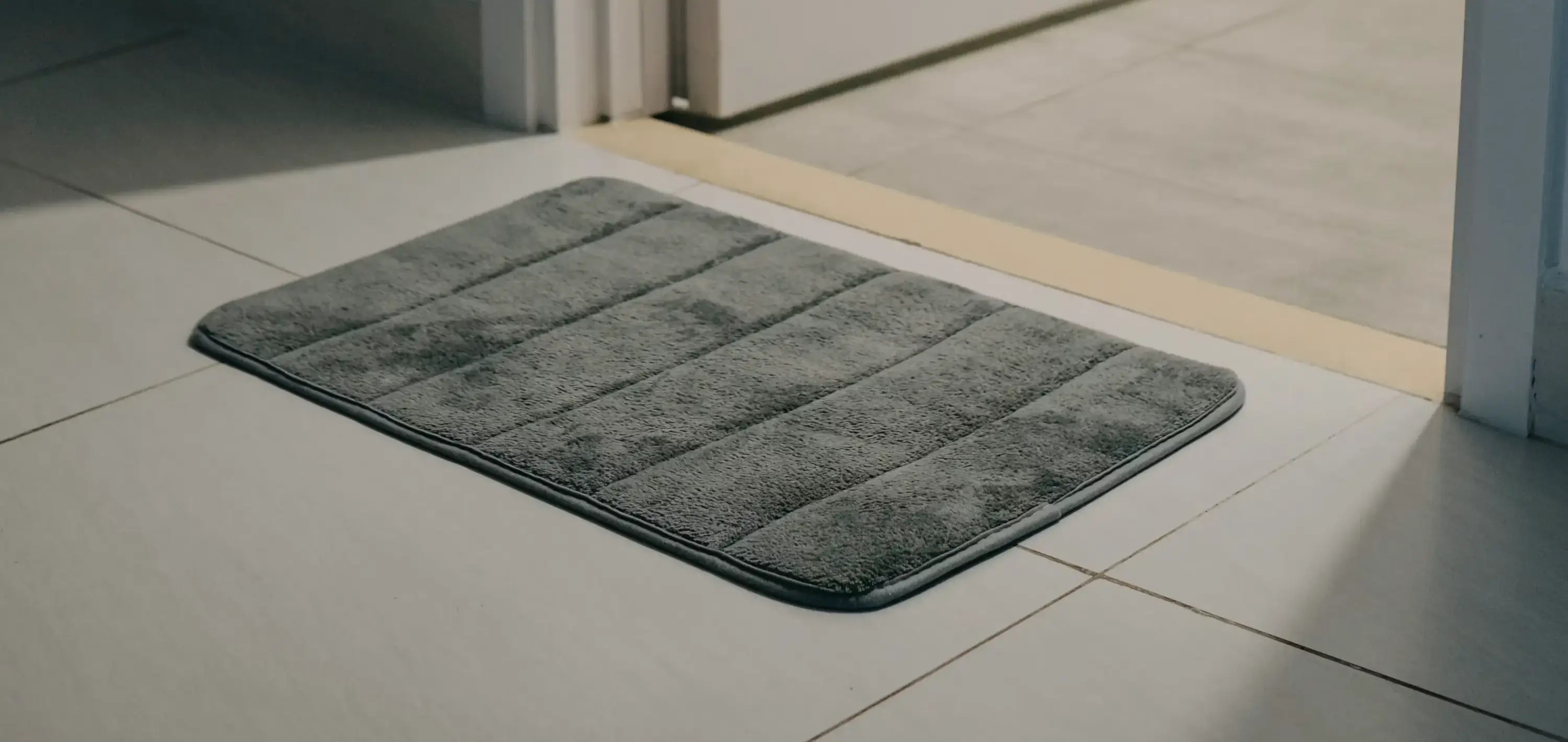 Bathmat (Keset Kamar Mandi) — kosakata bahasa Inggris Perlengkapan Kamar Mandi