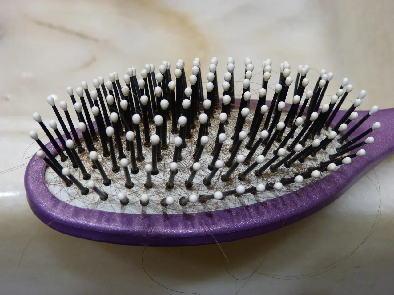 Hairbrush (Sikat Rambut) — kosakata bahasa Inggris Perlengkapan Kamar Mandi