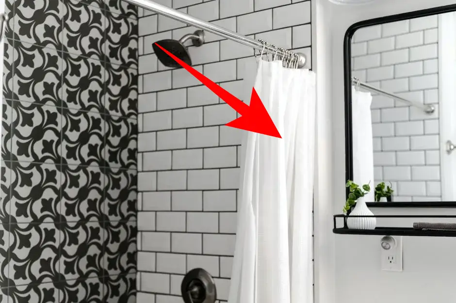 Shower Curtain (Tirai Kamar Mandi) — kosakata bahasa Inggris Perlengkapan Kamar Mandi