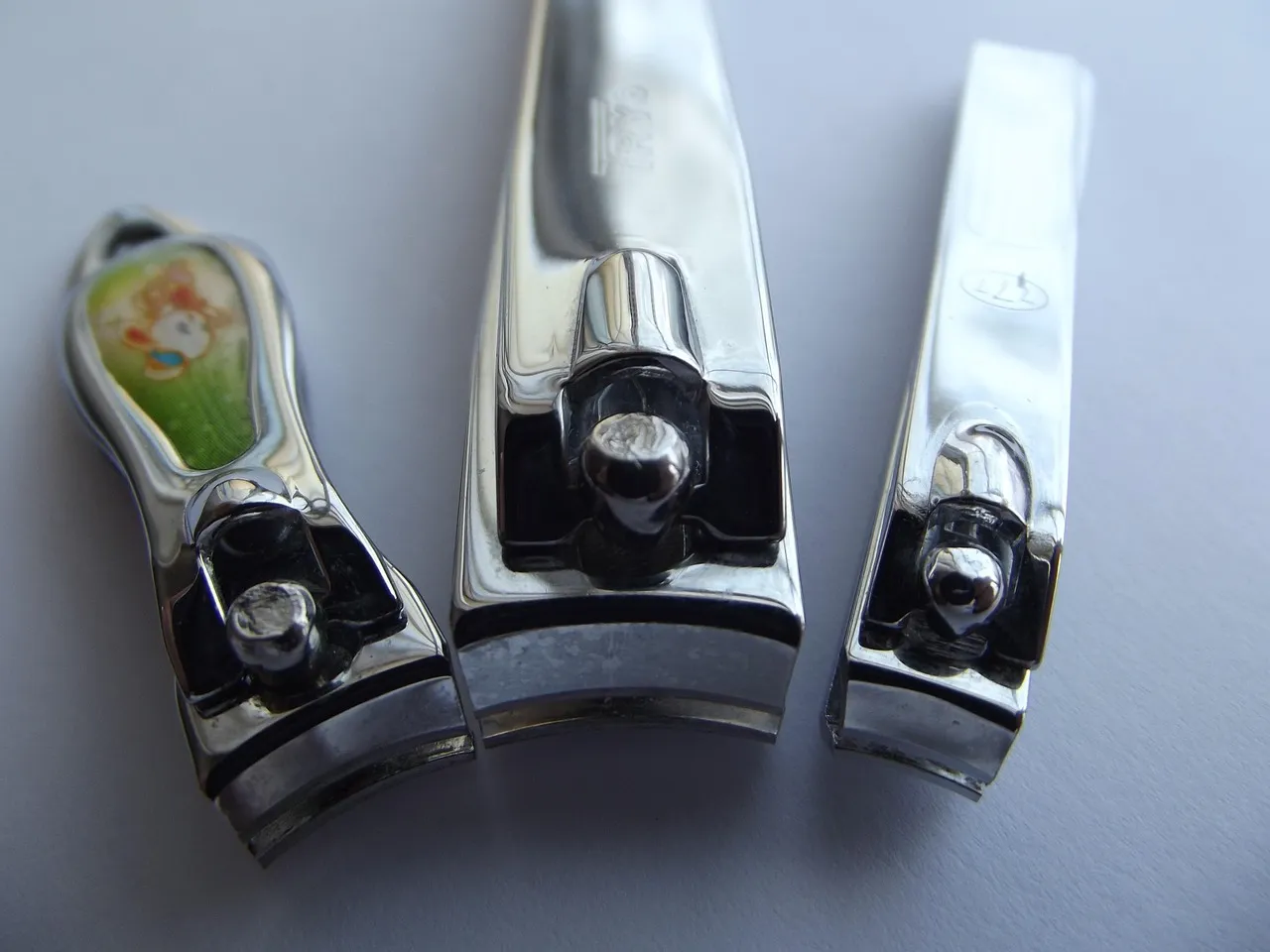 Nail Clipper (Gunting Kuku) — kosakata bahasa Inggris Perlengkapan Kamar Mandi