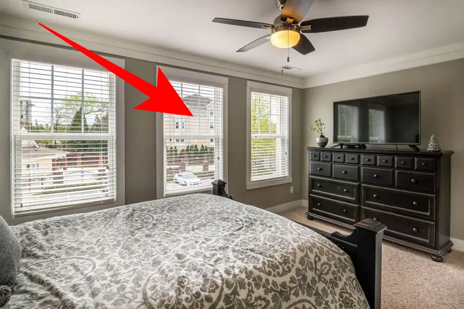 Blinds — Bedroom Items vocabulary in English