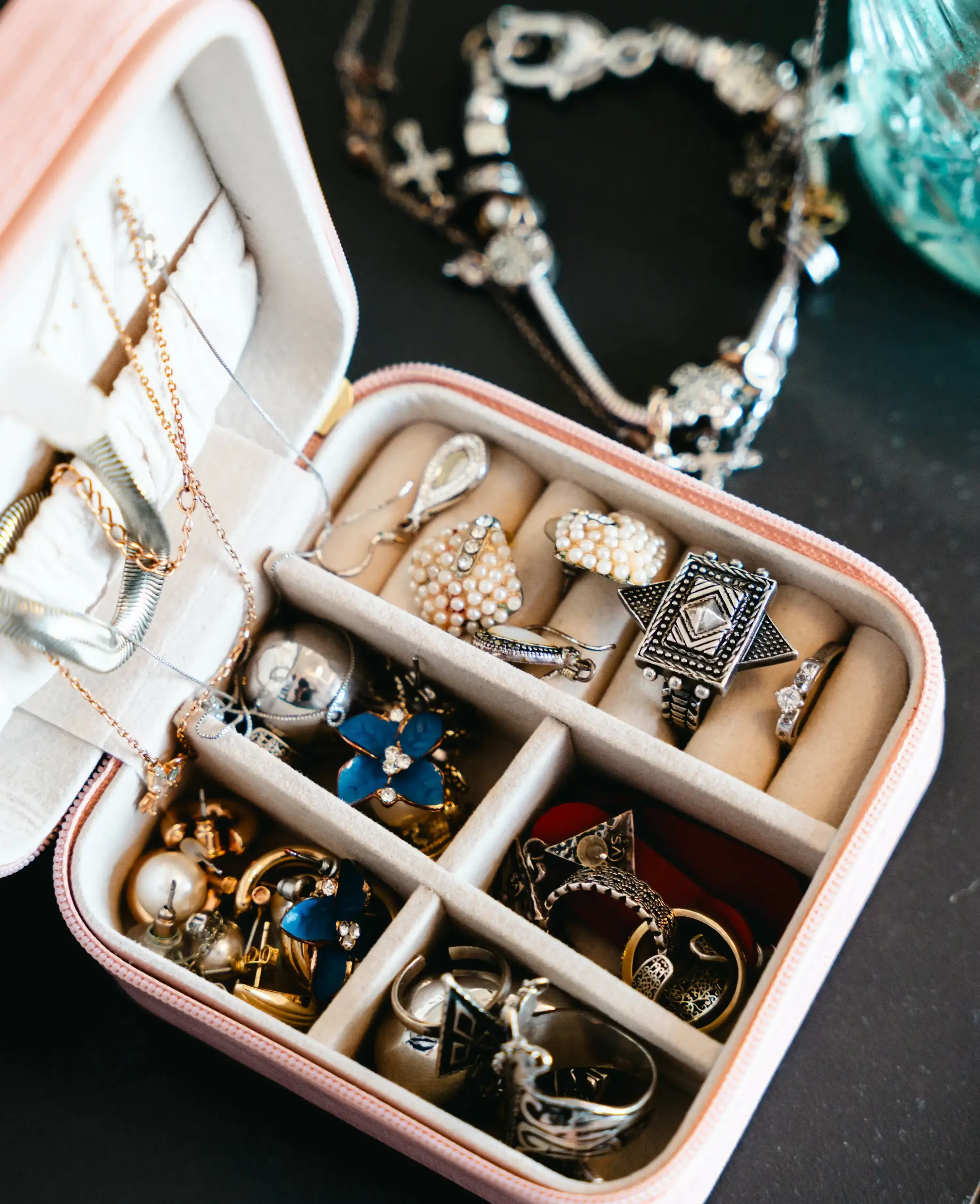 Jewelry Box — Bedroom Items vocabulary in English