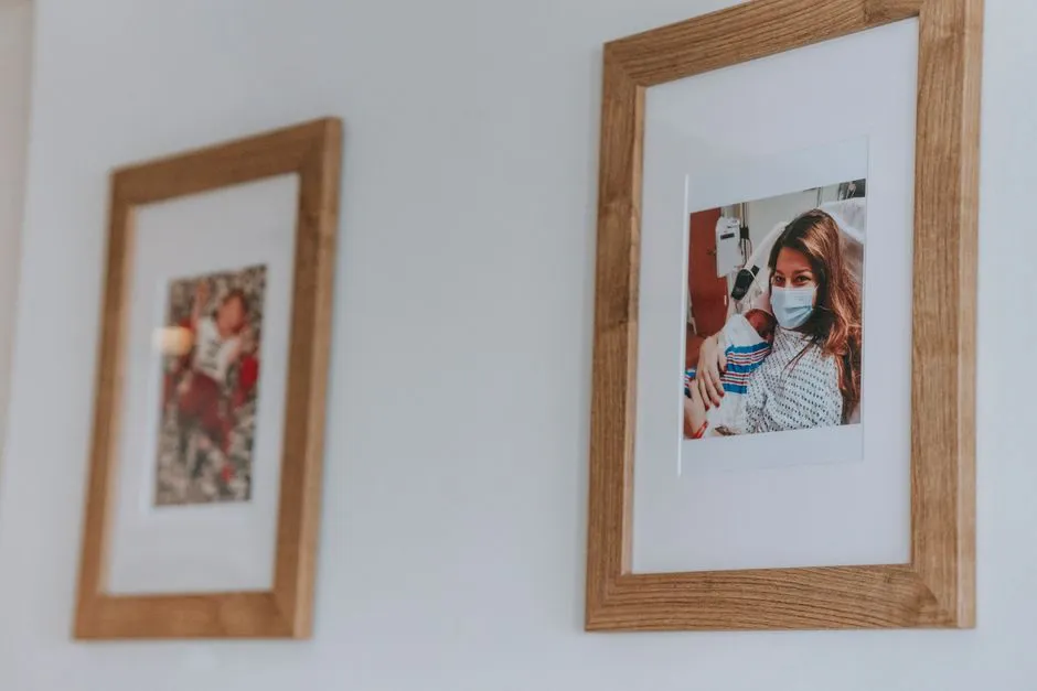 Photo Frame — Bedroom Items vocabulary in English
