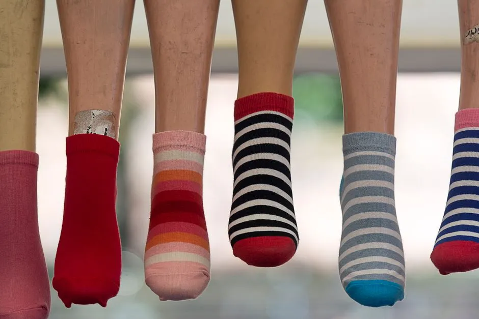 Socks (Kaus Kaki) — kosakata bahasa Inggris Pakaian dan Aksesori
