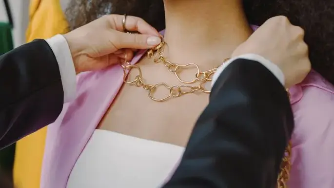 Necklace (Kalung) — kosakata bahasa Inggris Pakaian dan Aksesori
