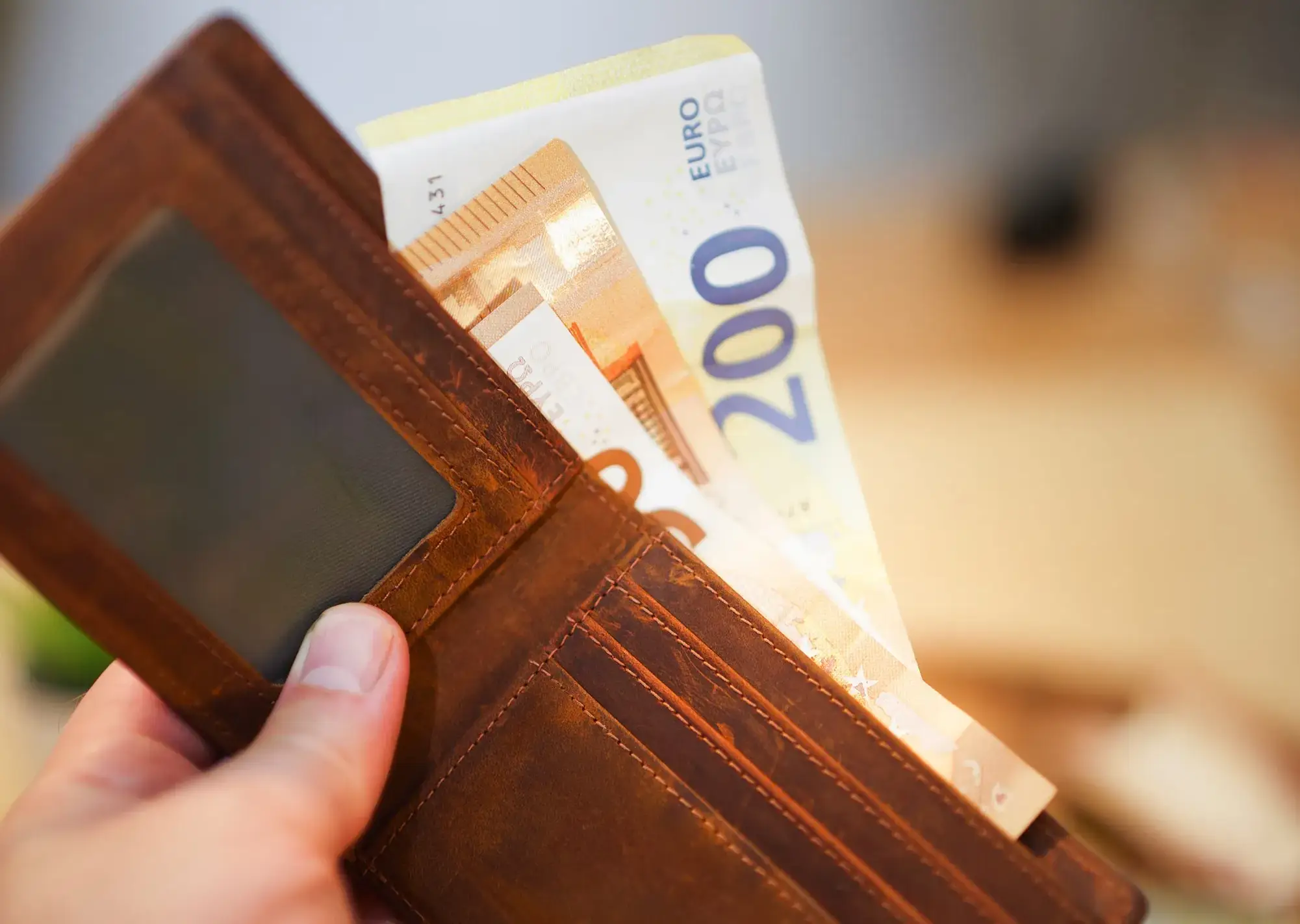 Wallet (Dompet) — kosakata bahasa Inggris Pakaian dan Aksesori