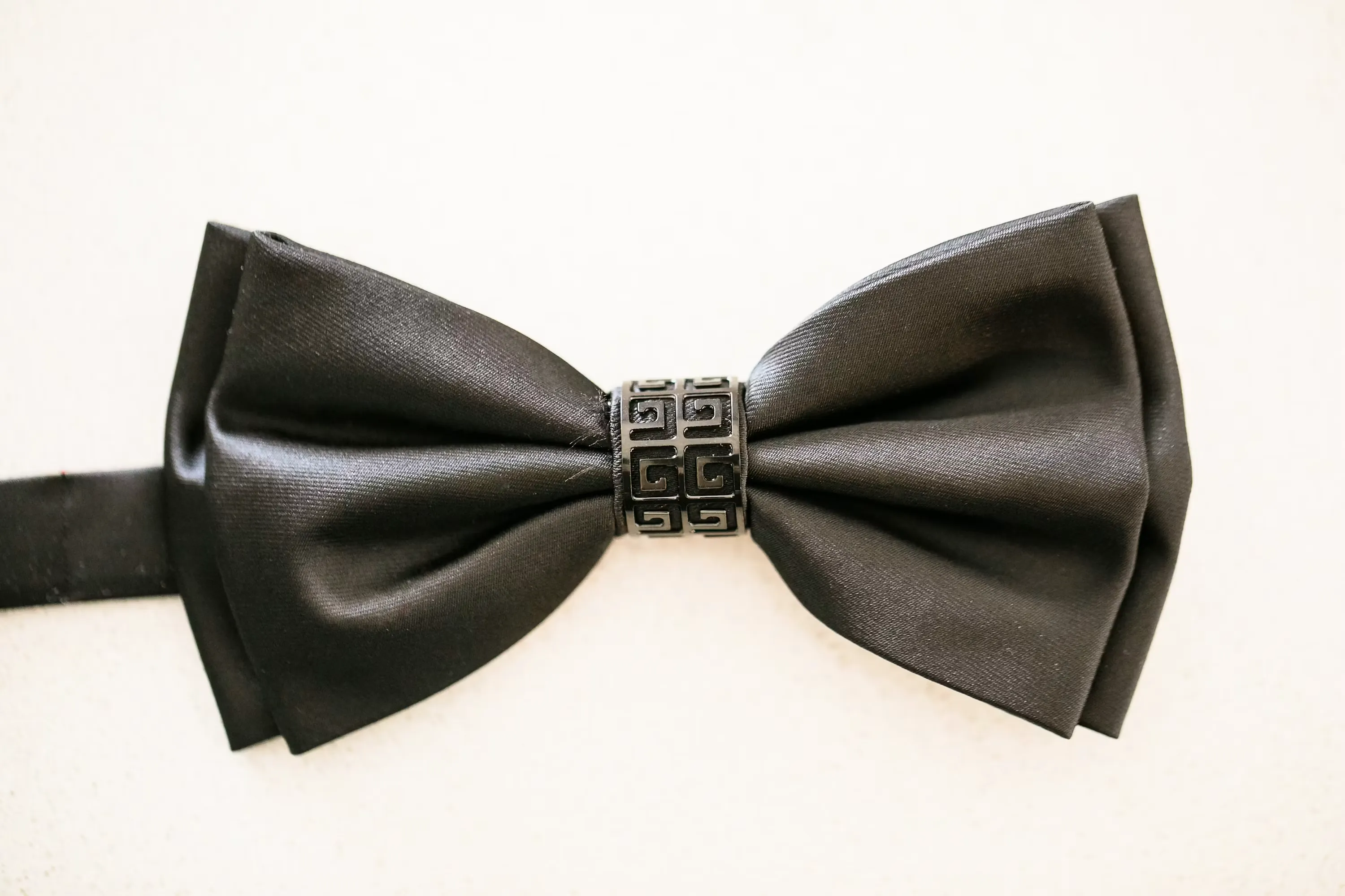 Bow Tie (Dasi Kupu-Kupu) — kosakata bahasa Inggris Pakaian dan Aksesori