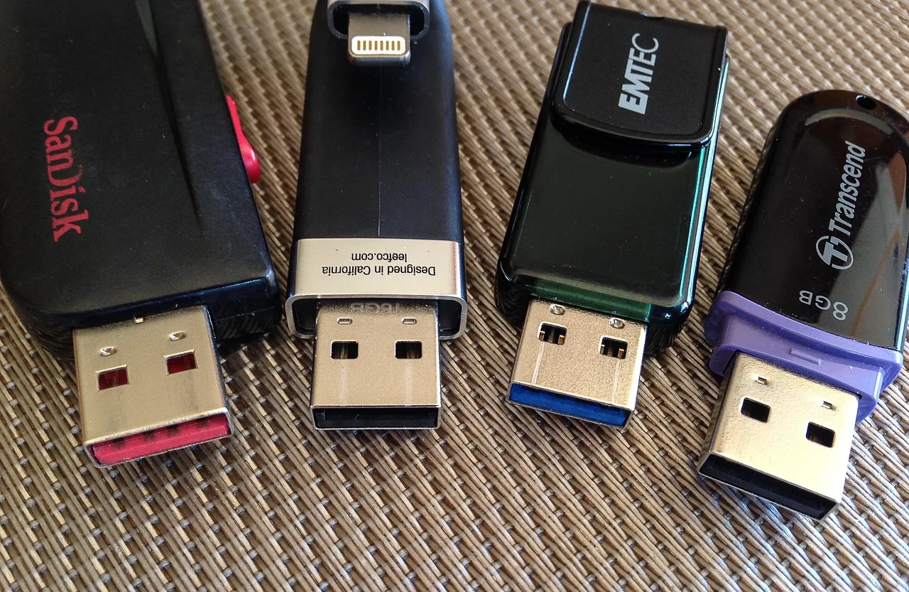 USB Flash Drive — Technology Items vocabulary in English