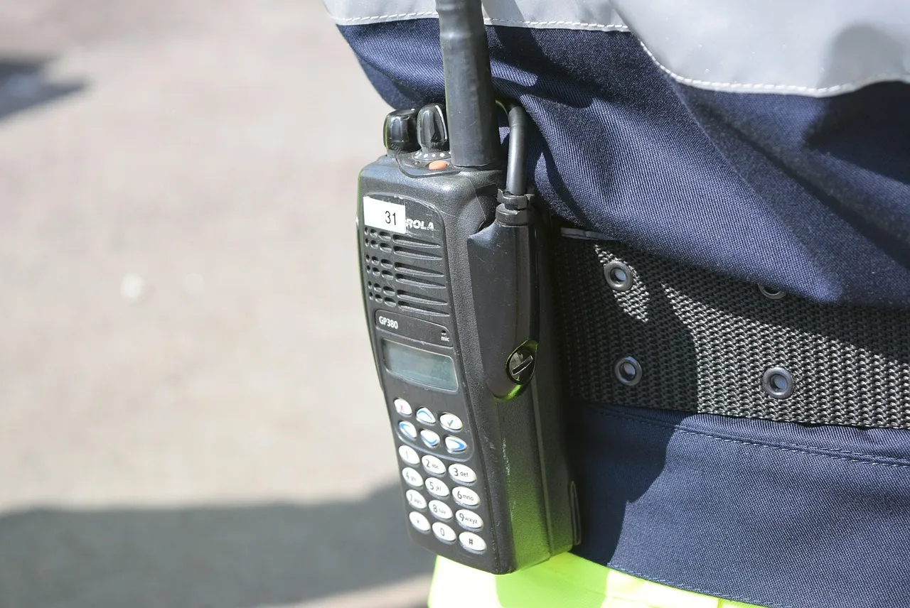 Walkie-Talkie — Technology Items vocabulary in English