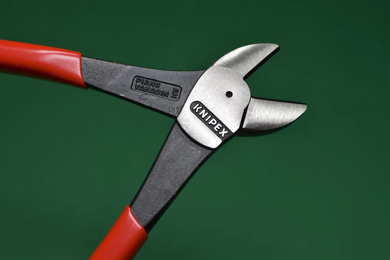 Bolt Cutter — Hand Tools vocabulary in English