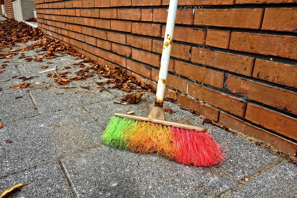 Broom — Power Tools and Equipment vocabulary in English