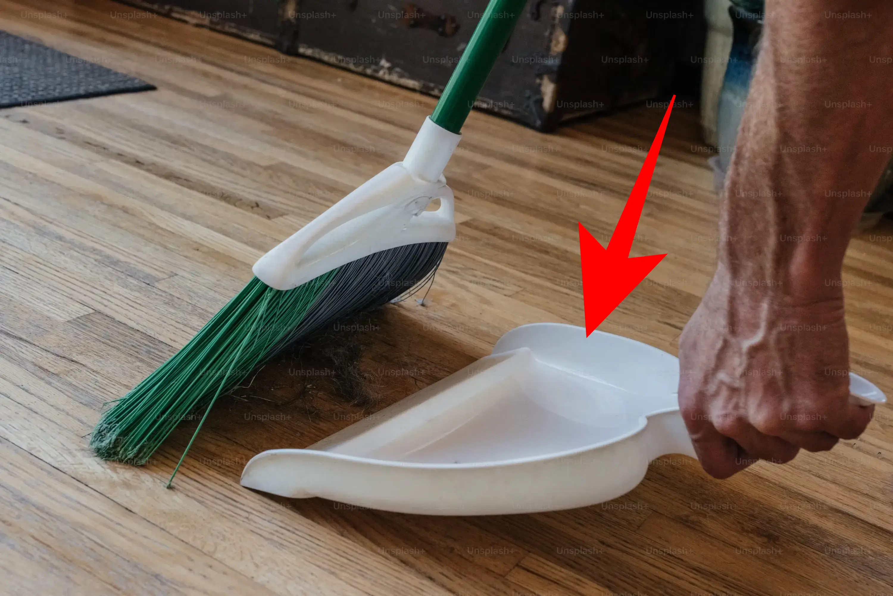 Dustpan — Power Tools and Equipment vocabulary in English