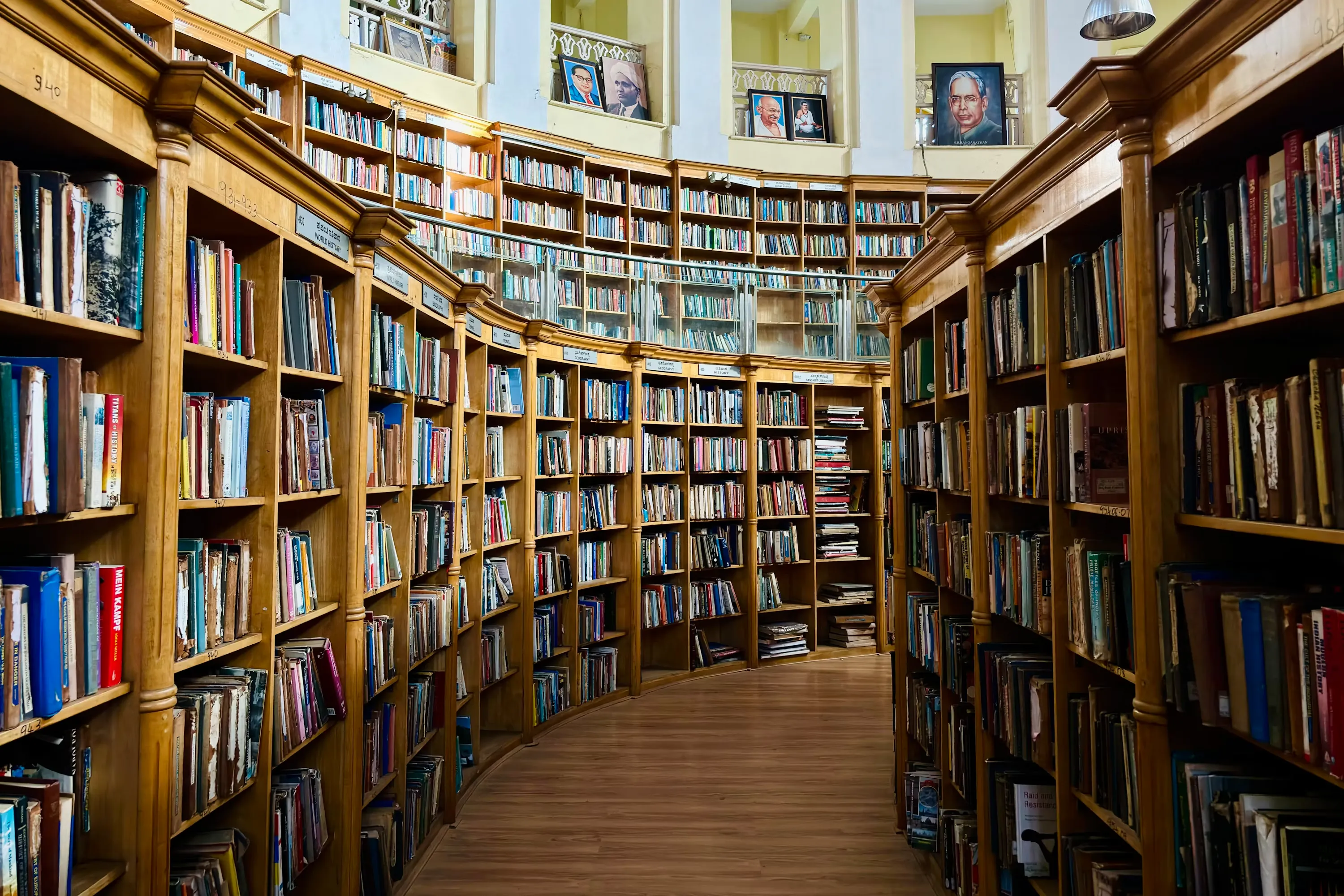 Library — Public Places vocabulary in English