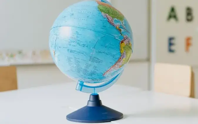 Globe — School and Campus vocabulary in English