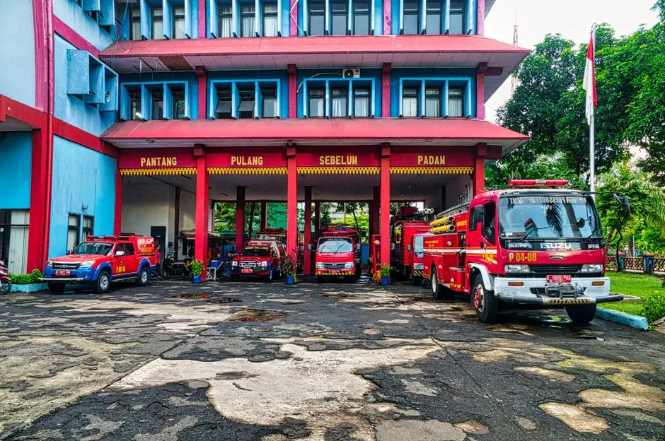 Fire Truck — Vehicles and Transportation vocabulary in English