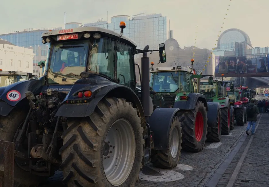 Tractor — Vehicles and Transportation vocabulary in English