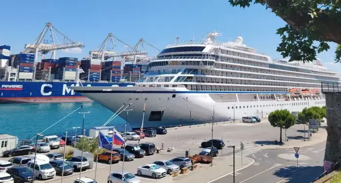 Cruise Ship — Vehicles and Transportation vocabulary in English