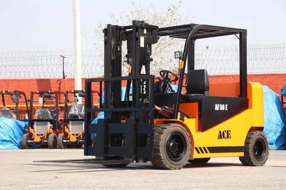 Forklift — Vehicles and Transportation vocabulary in English